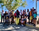 La Comunidad participa en una jornada de limpieza de playas para fomentar la conciencia social sobre el impacto de la 'basuraleza'