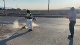 El Ayuntamiento intensifica el plan de desbroce con brigadas manuales para actuar en carriles bici, aceras y n�cleos rurales antes de finalizar julio