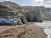 Denuncian actos vandlicos en Calblanque tras encontrar un grafiti de grandes dimensiones en Cala Cocn