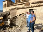 Empiezan los trabajos de demolicin de tres viviendas en estado ruinoso junto a la ermita del Carmen