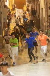 El primer encierro nocturno de las Fiestas Patronales de 2026 deja vertiginosas carreras por las calles del casco antiguo de Blanca tras un prolongado recorrido