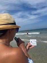 La campa&ntilde;a 'Depende de TODOS' promueve la reducci�n de colillas en las playas de �guilas