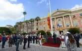 La Glorieta acoge el izado de la bandera en honor a la Fiesta Nacional