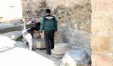 La Guardia Civil entrega al Ayuntamiento varias piezas romanas para su conservación en el Museo Arqueológico 'La Soledad'