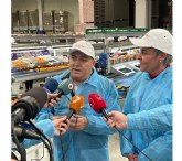 Pascual Lucas visita Distinet, una de las primeras certificadoras de la IGP del melocotn de Cieza