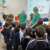 Ribera Hospital de Molina lanza una edicin del programa educativo 'Operacin Cole' en el colegio Salzillo Bilingual School