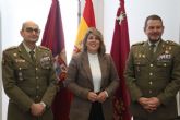 La alcaldesa recibe a los mandos saliente y entrante del Regimiento de Artillera Antiarea 73