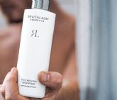 Cmo un champ exfoliante de RevitaLash puede salvar el pelo este verano