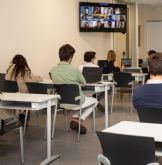 El CEU ofrece un modelo que permite la presencia f�sica y digital interactiva gracias a la tecnolog�a de LG