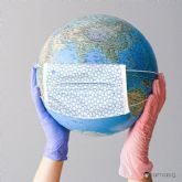 Las mascarillas desechables producen 1300 toneladas de plástico no reciclable al mes