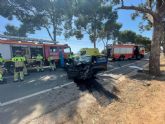 Rescatado y trasladado al hospital al ocupante de un turismo herido en accidente de trfico tras chocar contra un rbol