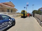 Socorristas han rescatado del agua a un banista inconsciente en playa de Mazarrón