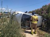 Rescatada y trasladada al hospital la conductora de un turismo accidentado en la autopista AP-7, en El Pilar de la Horadada