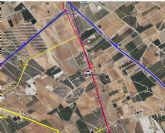 Sanitarios atienden y trasladan al hospital a un joven trabajador de 19 anos herido grave en Lobosillo