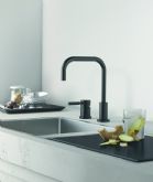 'Dark is beautiful': Dornbracht ampla su gama de acabados para cocinas