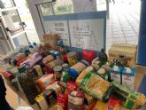 El IES Mar Menor hace entrega de productos y alimentos a Cáritas San Javier