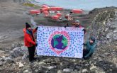El CEIP El Recuerdo, de San Javier, lleva su bandera a la Antrtida