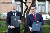 Grande-Marlaska y Bolanos firman un acuerdo para identificar y digitalizar expedientes de presos polticos del franquismo
