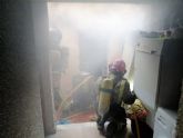 Bomberos del CEIS apagan el incendio en el patio interior de una vivienda de Lo Pagán