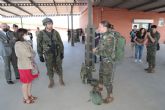 Margarita Robles visita la Brigada Paracaidista y reconoce su exigente formación sanitaria y de adiestramiento