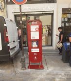 El Ayuntamiento de Granada suma un nuevo desfibrilador en la Pza. de Realejo con la previsi�n de contar con doce antes de final de ano