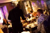 ZAK Rendez Vous, un restaurante que ofrece una experiencia total en la cena con show musical en Sitges