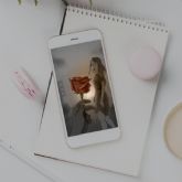 �Rosas sobre Cenizas�: Una novela de Jes�s Oliv�n sobre la amistad, el amor y los odios de las ideolog�as extremistas