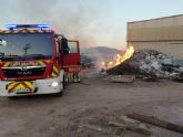 Incendio de restos de pieles y curtidos de una fábrica abandonada en Lorca