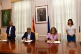 Mitma firma un protocolo con Canarias para elevar los descuentos al transporte público colectivo en las islas