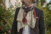 Full & Briss traslada obras de arte a pañuelos de hombre para el cuello