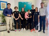 El alcalde recibe a los clubes de Gimnasia y Waterpolo que suman cerca de 300 niños entre iniciación y competición