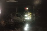 Servicios de emergencia acuden a apagar incendio de un garaje en la Unión