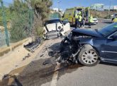 Servicios de emergencia atienden y trasladan a 2 heridos en accidente de trfico en La Alcayna, pedana de Molina de Segura