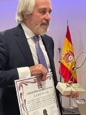 El neurocirujano Francisco Villarejo recibe el Premio Estetoscopio de Oro a la Innovaci�n en la Medicina 2022