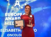 Por segundo ano consecutivo, la Doctora espanola Elisabeth Arrojo es reconocida con el Premio Europeo de Medicina en Oncologa
