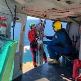 Rescatado por aire un cadáver hallado al pie de un acantilado de Cabo de Palos