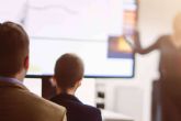 Beneficios de contar con una pizarra digital interactiva en las escuelas o universidades
