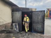 Servicios de emergencia apagan incendio en vivienda en Mula