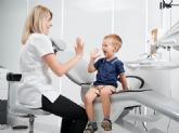 El Centre Dental Francesc Macia explica cmo se debe tratar la higiene dental infantil