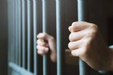 El proceso de espanoles condenados y presos en crceles extranjeras; traslado a Espana, adaptacin de la pena a las leyes espanolas e indulto