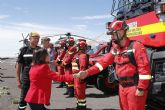 La ministra de Defensa pone en valor el trabajo en equipo y de coordinación de la UME en el incendio de Tenerife