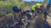 Servicios de emergencia han rescatado en helicptero a una senderista herida tras sufrir una cada en la Sierra de la Muela, Cartagena