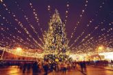 Elalquilador ofrece equipacin para decorar una ciudad en Navidad
