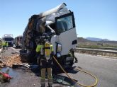 Un camionero herido al colisionar dos camiones en la autova A-30, a su paso por Cieza