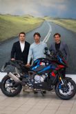 Juan Carlos Ferrero recoge su impresionante BMW M1000 XR en Benigar