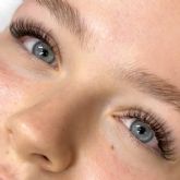 Extensiones de pestanas y el modelo de negocio de Lashes & Go