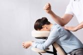 Los beneficios de contar con un servicio de quiromasaje en silla en una oficina