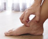 Policlnica Gipuzkoa alerta de que el riesgo de contagio del pie de atleta aumenta al caminar descalzo en duchas pblicas, piscinas y vestuarios