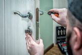 Reparartucasa ofrece un servicio profesional de cerrajera en Madrid y Alicante
