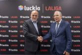 Luckia y LALIGA plasman su acuerdo con la firma entre Jos Gonzlez y Javier Tebas